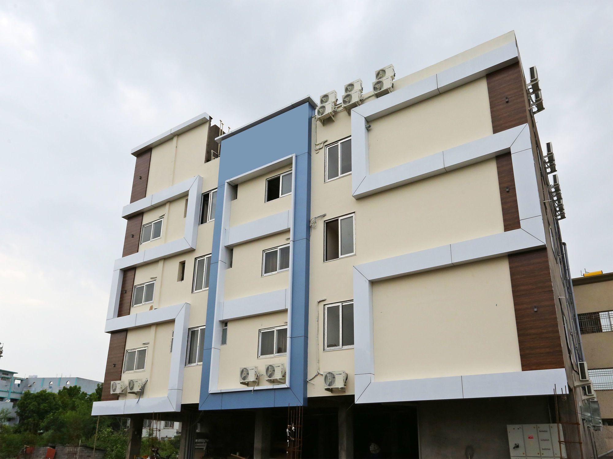 Oyo 15861 Hotel Shivganga Comfort Zone Rāipur Eksteriør bilde